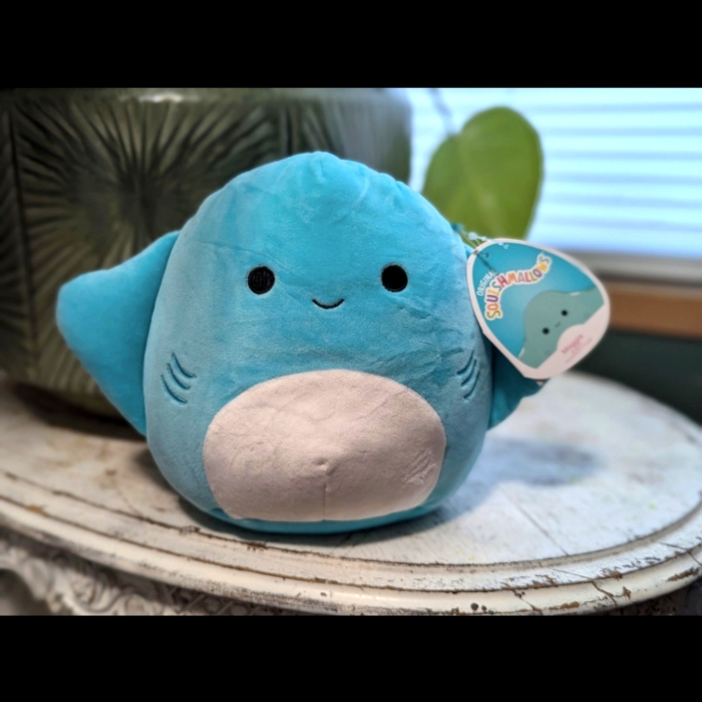 Maggie the stingray 8"